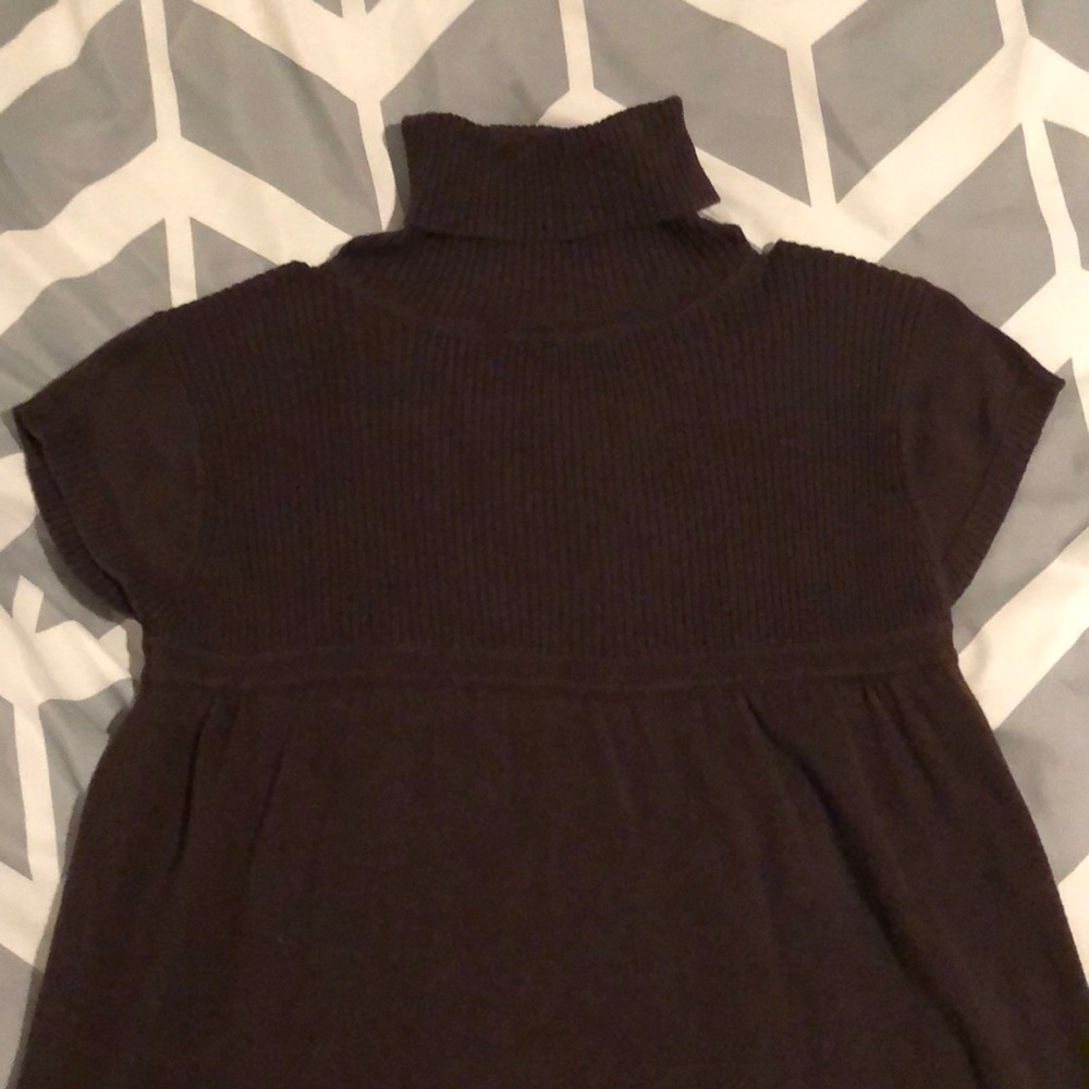 NEAR PERFECT COND, brown, cap sleeve, turtle neck